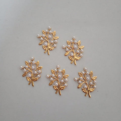 Pearl N Metal Embellishment